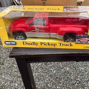 Breyer Bright Red Dually Pickup Truck No. 2610